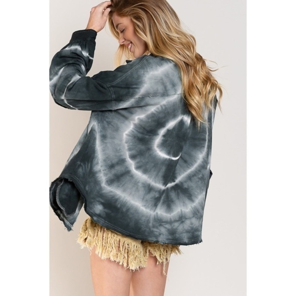 Blue buttercup boutique blue tie dye button up long sleeve shacket size medium